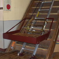 荷揚機/簡易リフト「らくらくリフトJA-X」の階段での設置例その2