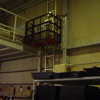 工場内で常設利用されている垂直リフト「マイティパワー TF」