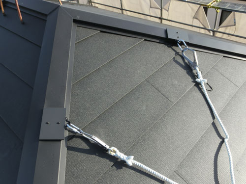 金属屋根棟固定安全金具使用例2